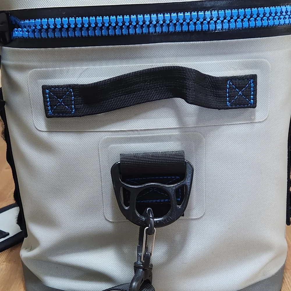 YETI Hopper Flip 12 Tahoe Blue/Grey - Picture 10 of 13